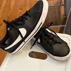 Nike Black and White Kids Low-Top Sneakers